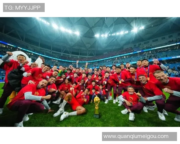 海港新闻官分享球队全家福穆斯卡特居中六名外援齐聚一堂