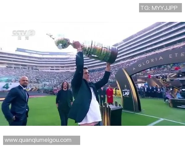 达尼洛成历史首位双冠王者夺得欧冠与南美解放者杯双料冠军