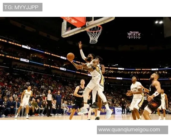 布克半场展现得分能力9投4中贡献14分2板5助表现抢眼