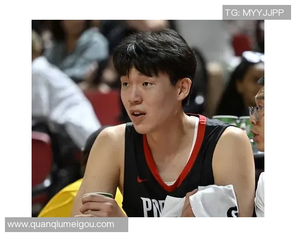 杨瀚森训练中展现神奇三分球网友称其进步显著不应被忽视